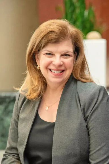 Julie Hantman Headshot